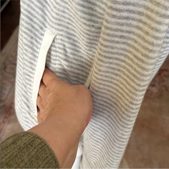 Vineyard Vines Terry Cloth Shep Shirt Striped Gray Pullover Snap Buttons Size M - Picture 10 of 15